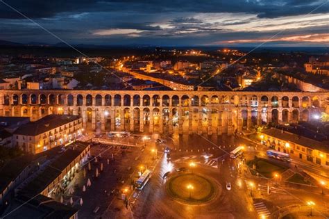 Segovia Roman Aqueduct aerial view at night – Songquan Photography