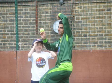 Pakistan Cricketers Coach Pupils - MyLondon