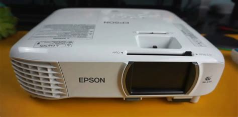 How to connect Epson projector to laptop? 3 steps