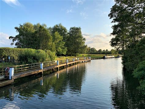 Thames Path Walking Holidays 2024 & 2025 | Absolute Escapes