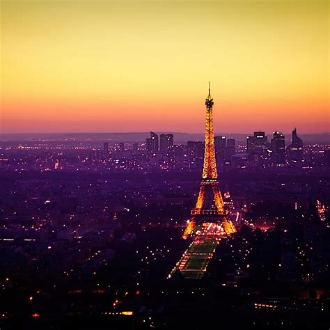 The Eiffel Tower At Night Wallpaper