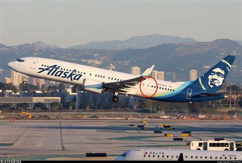 Alaska Airlines 737-9 MAX exit door plug separates in flight | Flightradar24 Blog