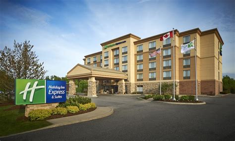 HOLIDAY INN EXPRESS® & SUITES HUNTSVILLE - Huntsville ON 100 Howland P1H2P9