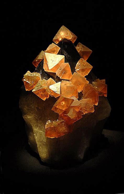 Crystal Photo Gallery - Elements and Minerals