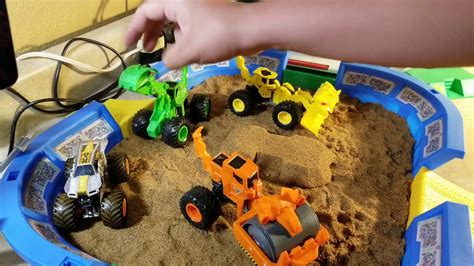 Spin Master Monster Jam Arena Set Review - YouTube