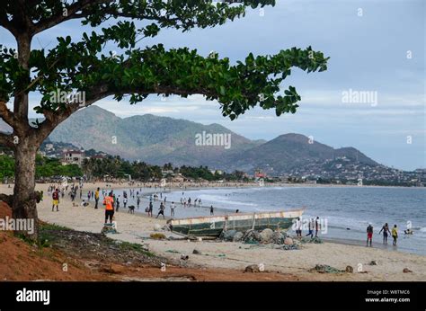 Sunday afternoon on Lumley Beach, Freetown, Sierra Leone in 2014 Stock Photo - Alamy