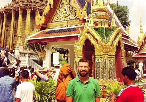 Thailand Temples - The Scruffy Italian Traveler - Purple Roofs