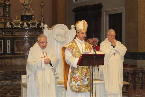 Monsignor Gualtiero Isacchi in visita a Seregno