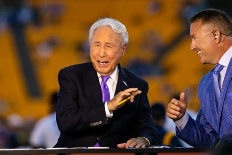 Lee Corso Made College GameDay History With His Headgear Pick - The Spun