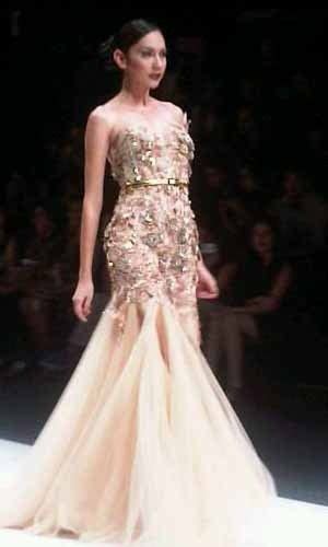 Ivan Gunawan | Dazzling dress, Dresses, Ball gowns