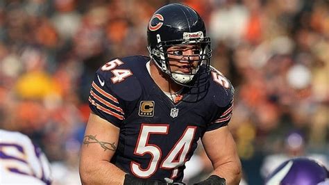 Brian Urlacher says he's retiring from NFL | CBC Sports