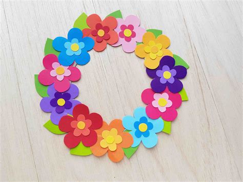 DIY Hawaiian Luau Decorations: Flower Wreath | Hawaii Travel with Kids