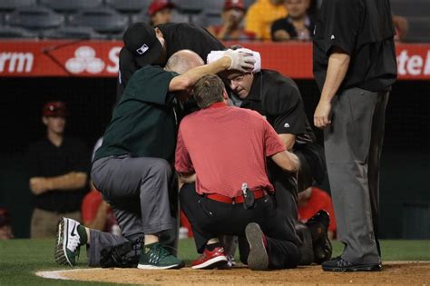 Umpire takes bat to the head, leaves game after scary-looking injury ...