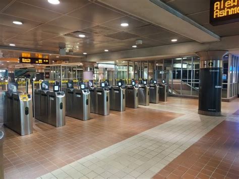 SOUTH STATION BUS TERMINAL - Updated January 2025 - 37 Photos & 102 Reviews (3.2 stars) - 700 ...