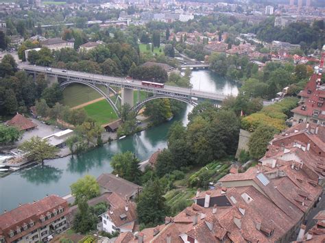File:Aare river in Bern.jpg - Wikimedia Commons