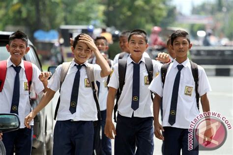 Sekolah dilarang pungut biaya penerimaan siswa baru - ANTARA News