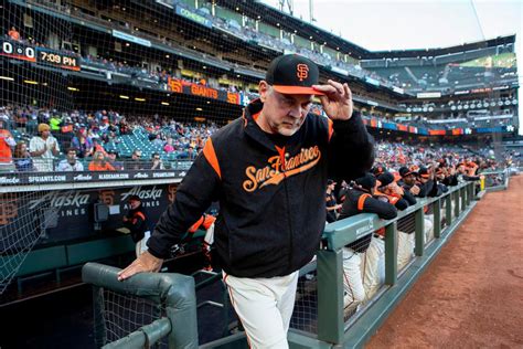 Former Giants manager Bruce Bochy meets with Rangers about job opening