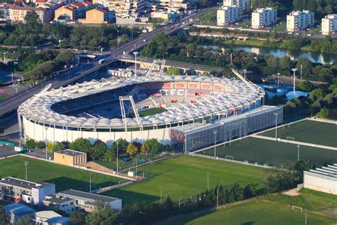 Stadium Municipal in Toulouse, Frankreich | Franks Travelbox