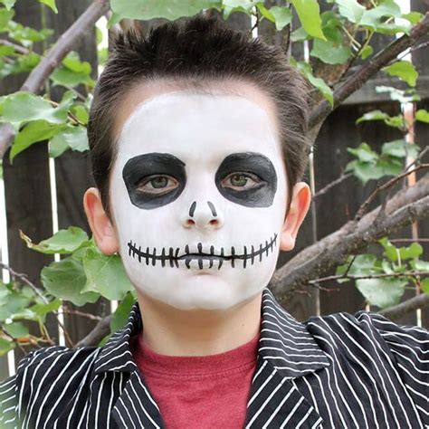 You Don't Have to Be an Artist to Recreate This Skeleton Face Paint Look | Easy halloween face ...