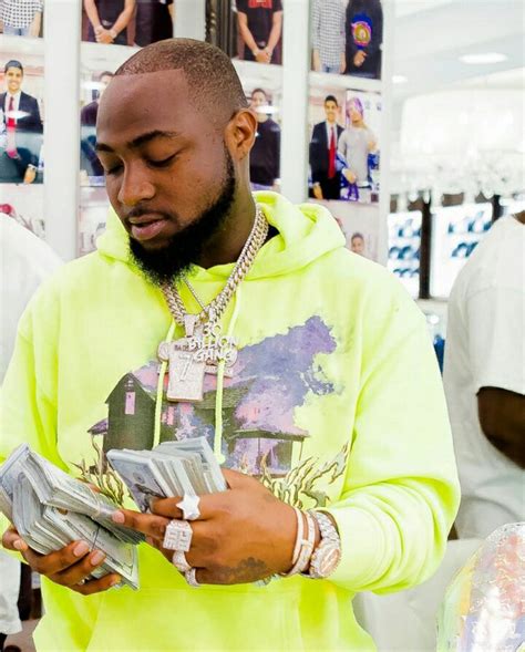 Davido blesses Zlatan with a customized "30 BILLION GANG" chain » Talkmusics