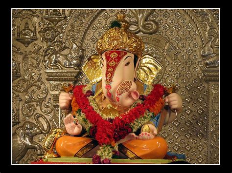 Shri Siddhivinayak Ganapati, Ganesha Photo Images | Festival Chaska