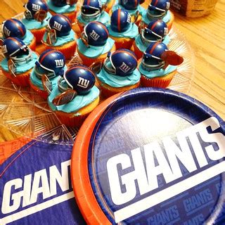 New York Giants Cupcakes | NFL Football Cake and Party Suppl… | Flickr