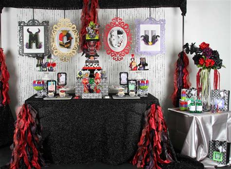 Disney Villains Halloween Party Ideas | Photo 1 of 35 | Disney villain party decorations, Disney ...