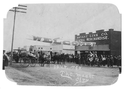 [Street Scene of Spur, Texas] - The Portal to Texas History