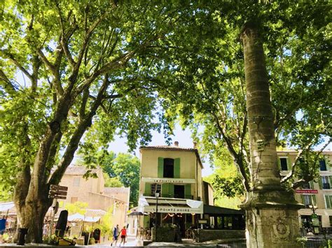 Fontaine de Vaucluse: A wondrous natural spring in Provence