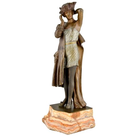 Art Deco bronze sculpture of lady with hat - Deconamic