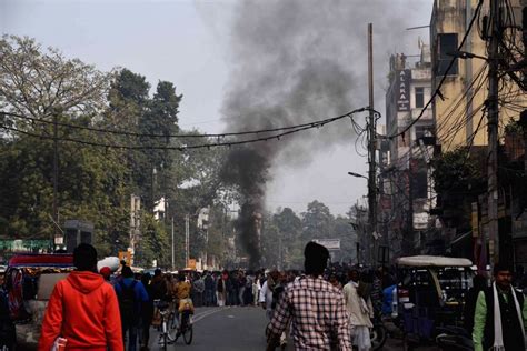 Protesters block streets, disrupt traffic flow while agitating against ...