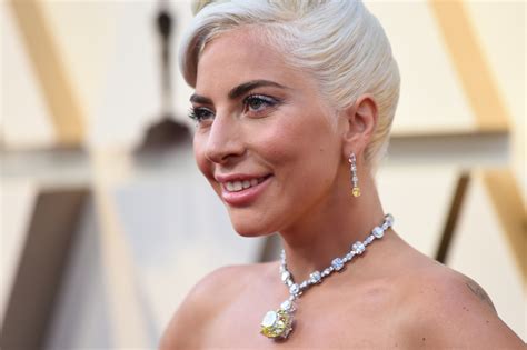 Lady Gaga wore a stunning 128-carat Tiffany yellow diamond to the Oscars