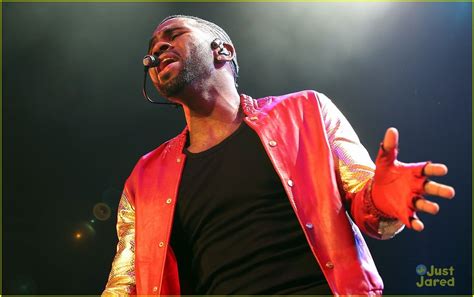 Jason Derulo Does Handstands in Concert, NBD | Photo 672067 - Photo ...