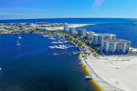 14 Family Resorts in Destin → w. Ocean Views & Outdoor Pools