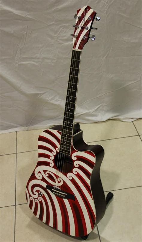 cool design on this Maori Guitar 3 hiwirori maynard | Maori art, Tribal art designs, Nz art