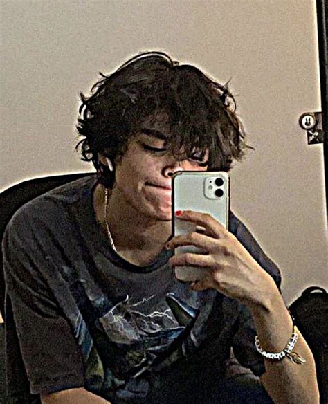 Pinterest | Messy hair boy, Short grunge hair, Messy hairstyles