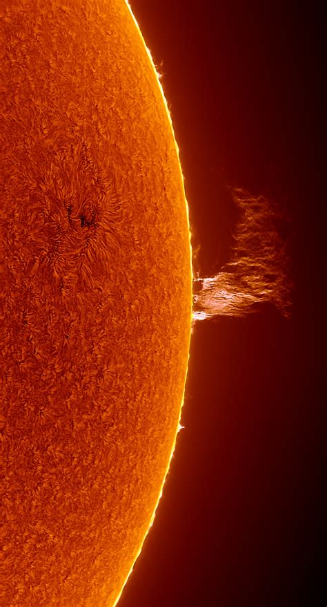 Spectacular solar prominence (30.03.2021) [OC] : r/Astronomy