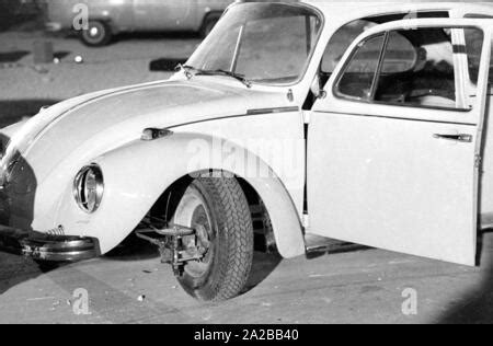 The star of the movie series "Dudu", a yellow VW Beetle, during a filming in 1974 - probably for ...