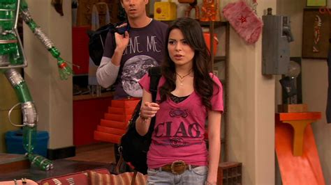 Watch ICarly Season 3 Episode 12 : IParty With Victorious - Watch Full Episode Online(HD) On ...