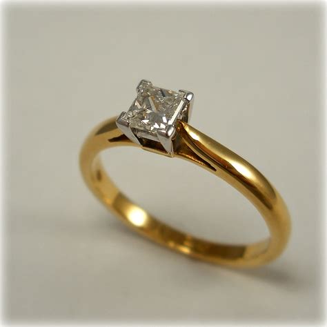 18ct Yellow Gold Princess-cut Diamond Solitaire Ring | Mr Allan Jewellers