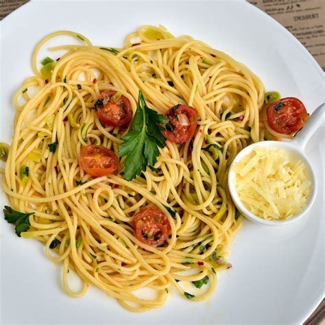 Aglio Olio Peperoncino E Pesto / Spaghetti Aglio Olio e Peperoncino - Olivia's Cuisine ...