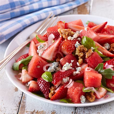 Strawberry Walnut Salad Recipe | California Strawberry Commission