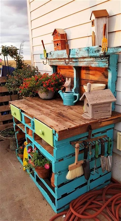 DIY Pallet Potting Table - Easy Pallet Ideas