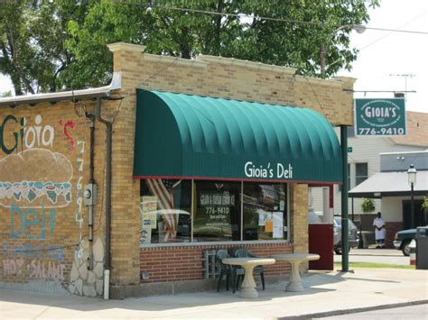 Saint Louis Adventures: Gioia's Deli on The Hill