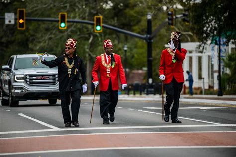 Grand marshal wows crowd in parade | Walterboro Live