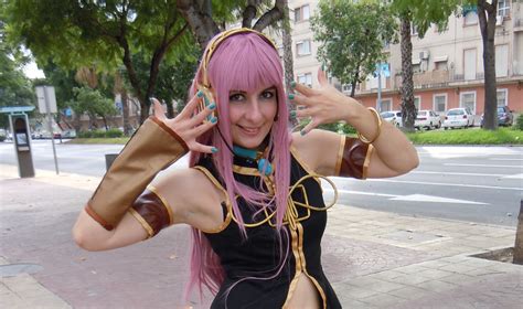 Megurine Luka Cosplay - Alice in Cosplayland