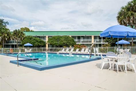 Quality Inn & Suites and Conference Center - UPDATED 2017 Prices & Hotel Reviews (Brooksville ...