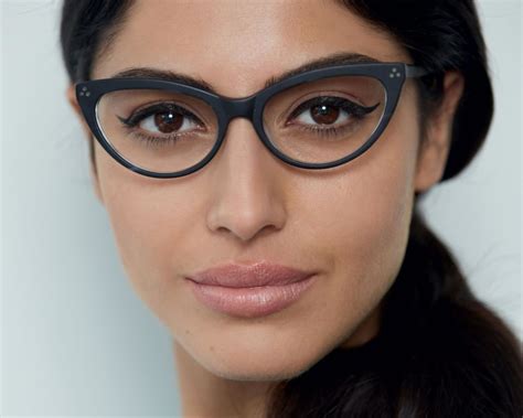 How To Perfect The Cat's Eye Flick | LoveGlasses | Specsavers UK