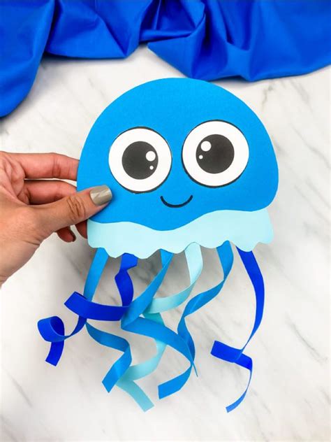 Easy Jellyfish Craft For Kids [Free Template] | Jellyfish craft, Preschool arts and crafts ...