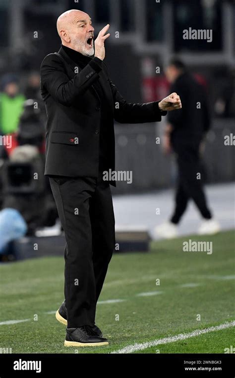 Stefano Pioli head coach of AC Milan reacts during the Serie A football ...